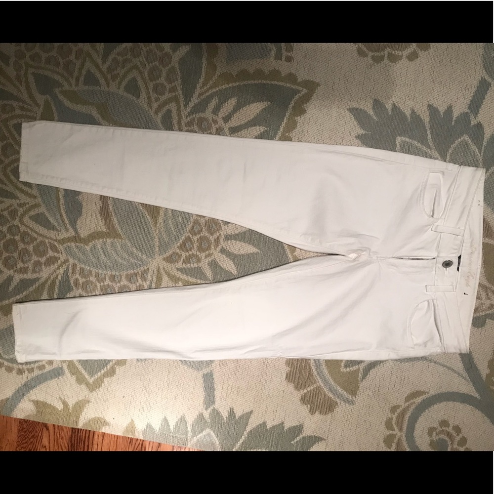 American Eagle white jeans size 6